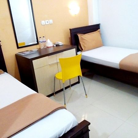 Hotel Elresas Lamongan Exterior foto